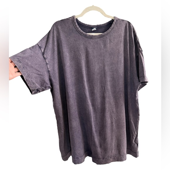 Old Navy Oversized Mineral Wash Tee - Picture 2 of 3